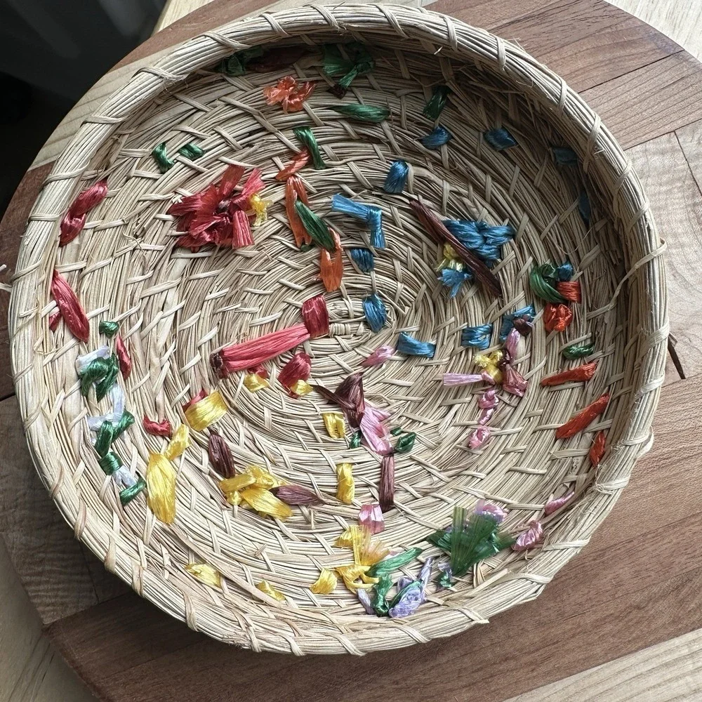 Vintage Raffia Flower Lidded Basket 5.25 Inch Woven Pine‎ Needles Storage Boho